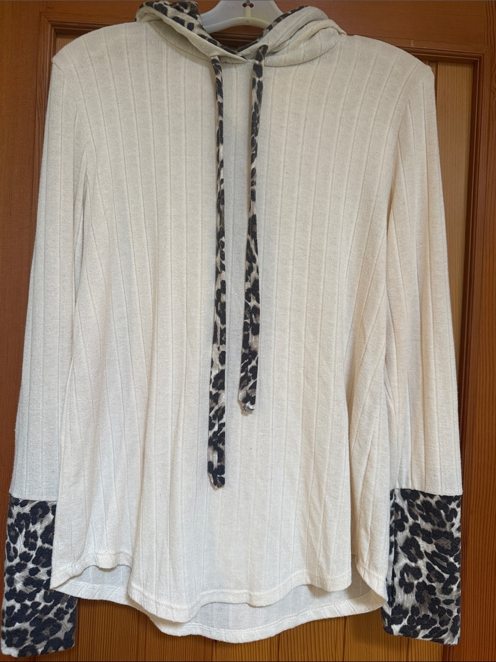 7th Ray Cream Ribbed Hoodie Top with Leopard Trim size S